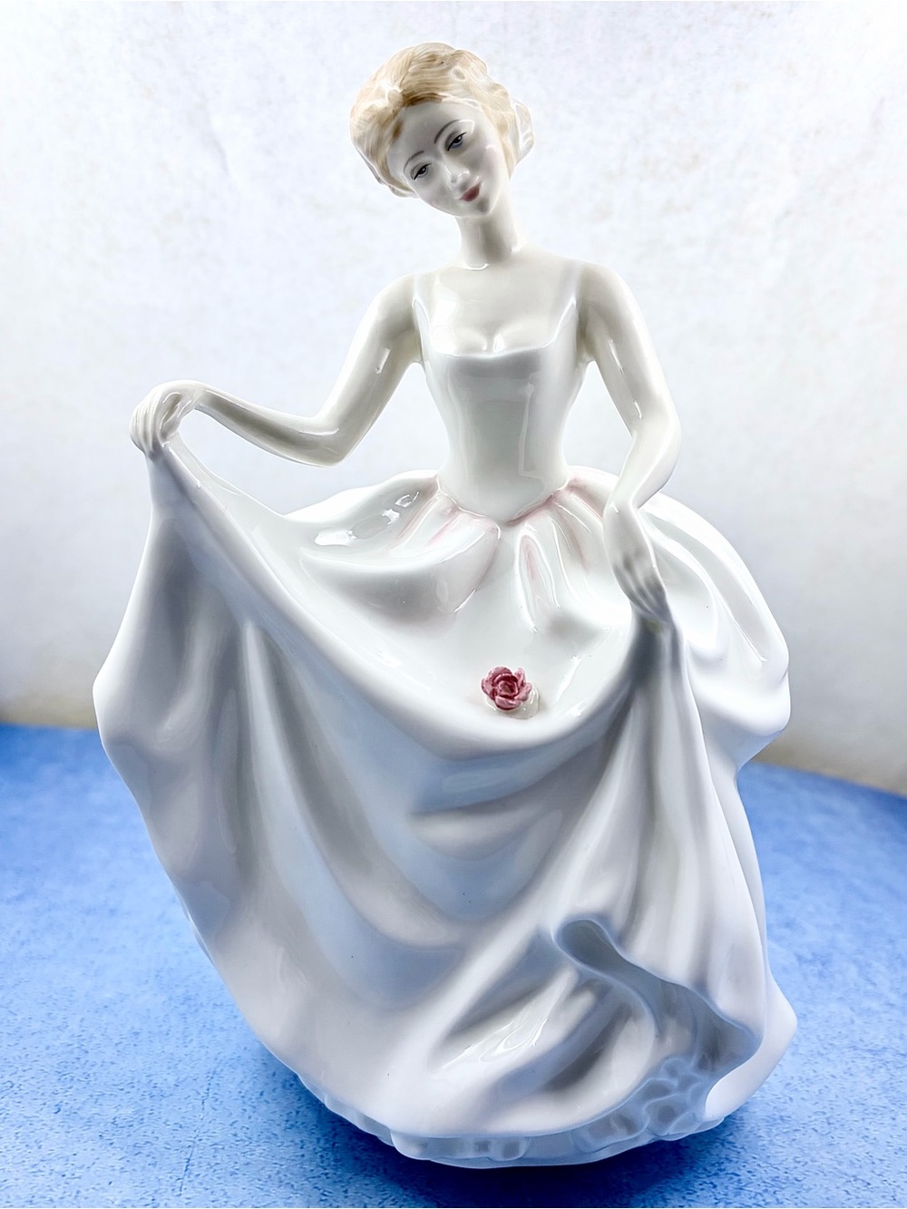 Royal Doulton TRACY Figurine HN3291 - Bone China